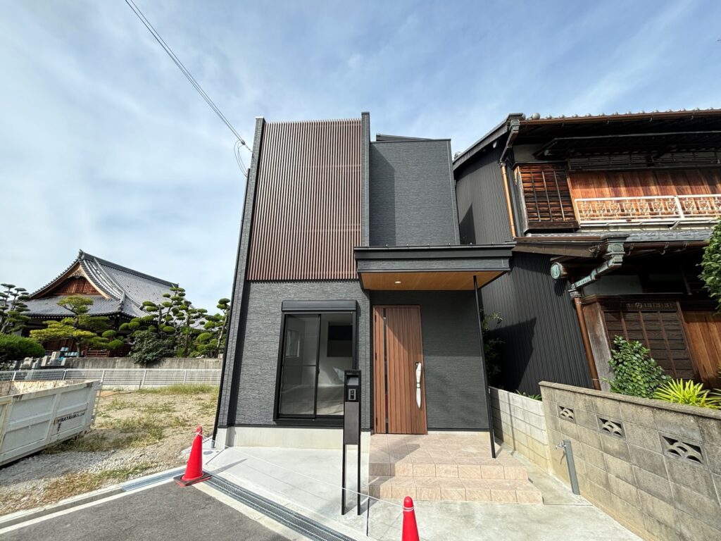 街並みに映える、和モダンデザイン。